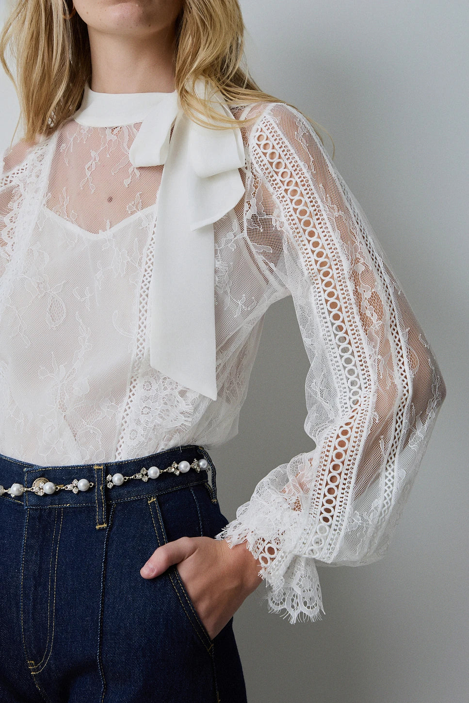 BLUSA TRANSPARENTE ENCAJE