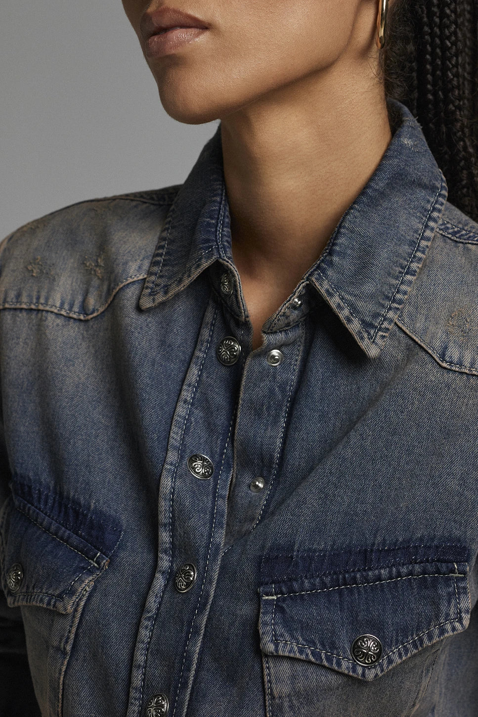 CAMISA DENIM DESGASTADA