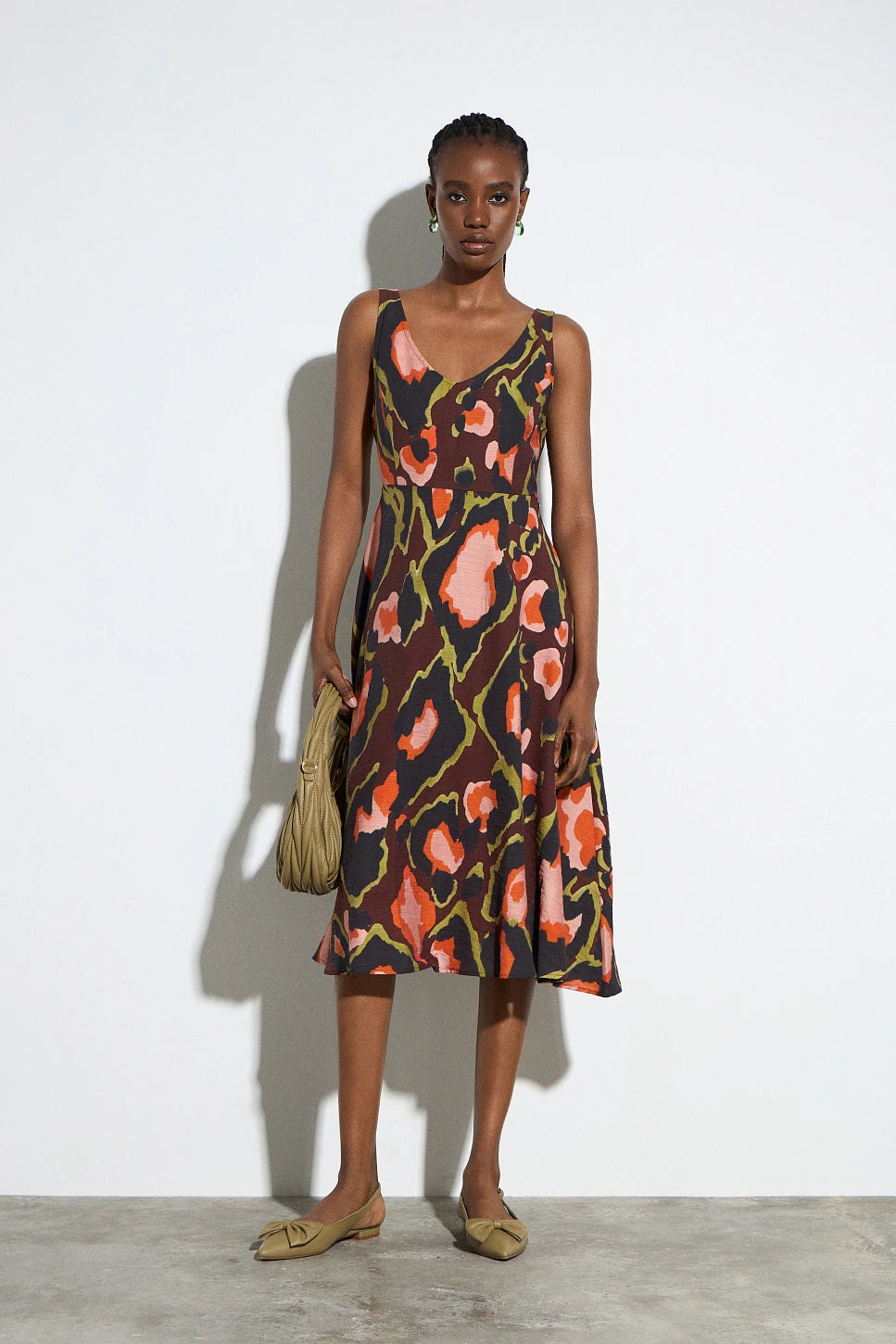 VESTIDO MIDI ESTAMPADO CHOCOLATE