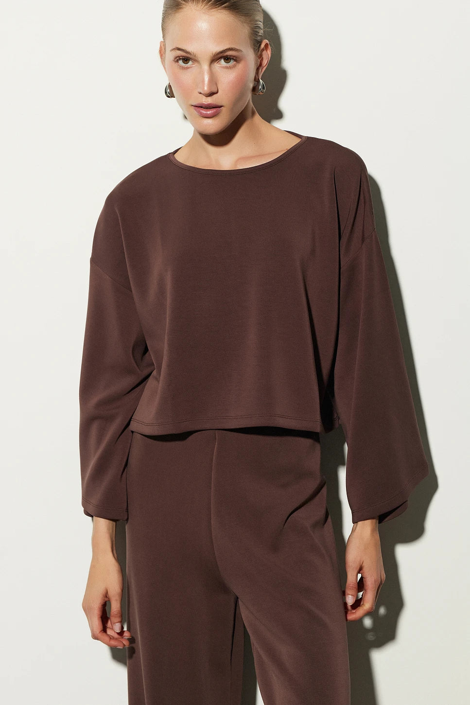 BLUSA CON MANGAS ANCHAS MARRÓN CHOCOLATE
