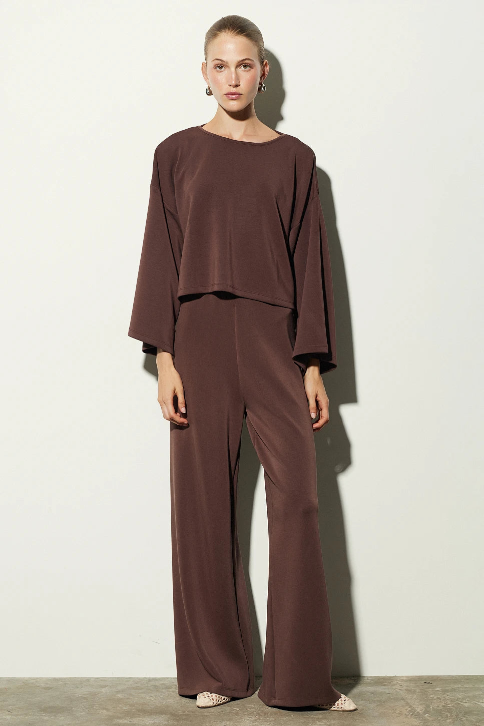 BLUSA CON MANGAS ANCHAS MARRÓN CHOCOLATE