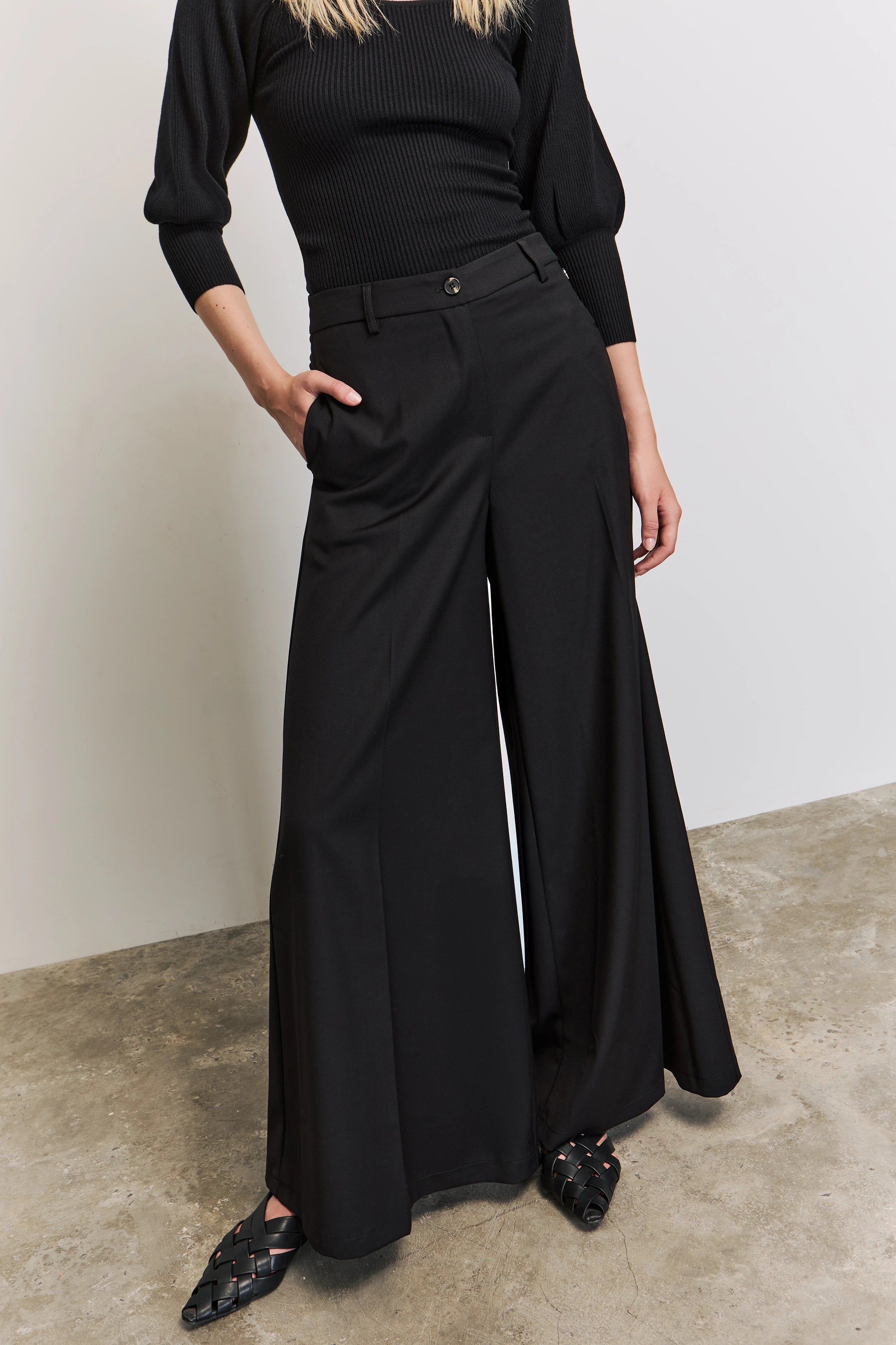 PANTALÓN FLARE NEGRO
