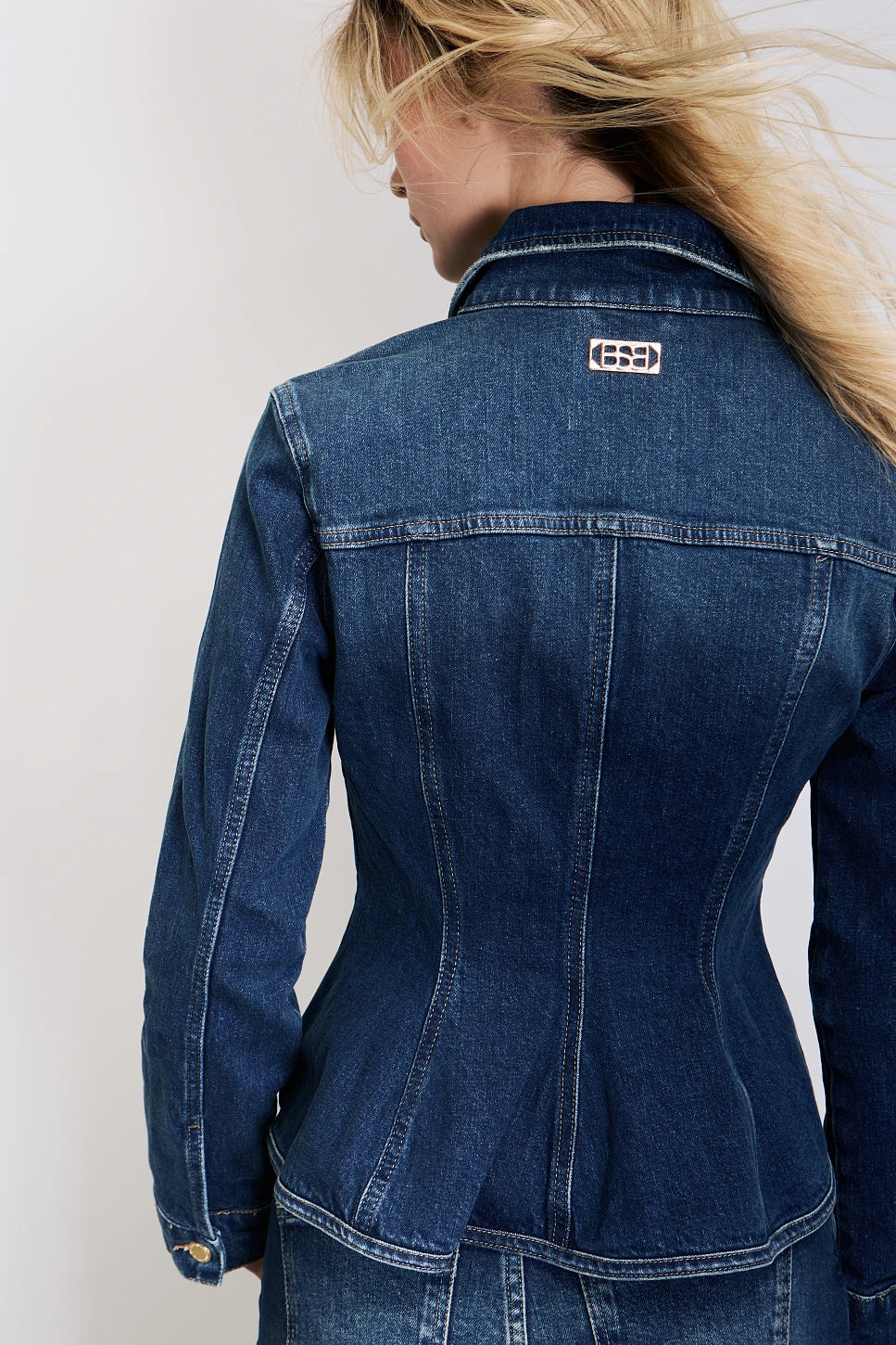 CHAQUETA VAQUERA CON CINTURA ENTALLADA