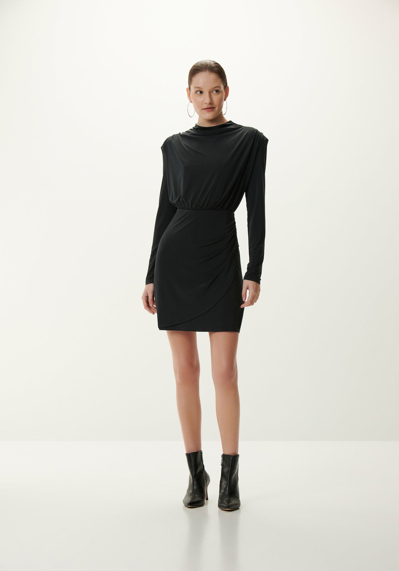 VESTIDO NEGRO MANGA LARGA
