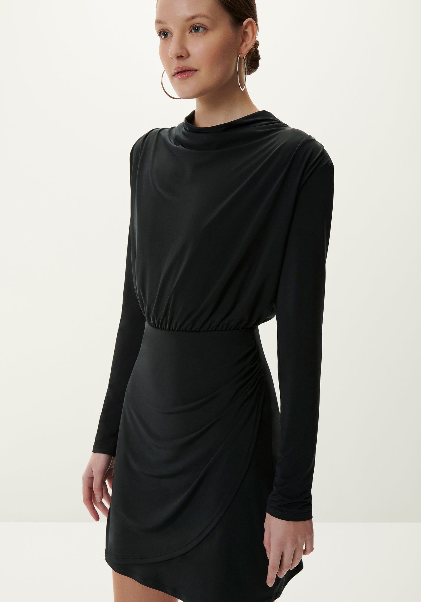 VESTIDO NEGRO MANGA LARGA