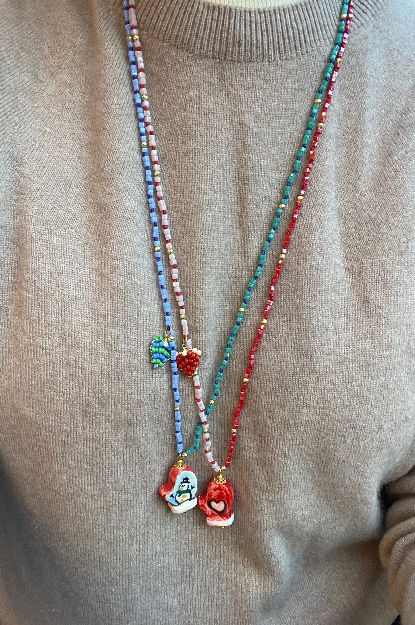 COLLAR LARGO DE CERÁMICA GUANTINO