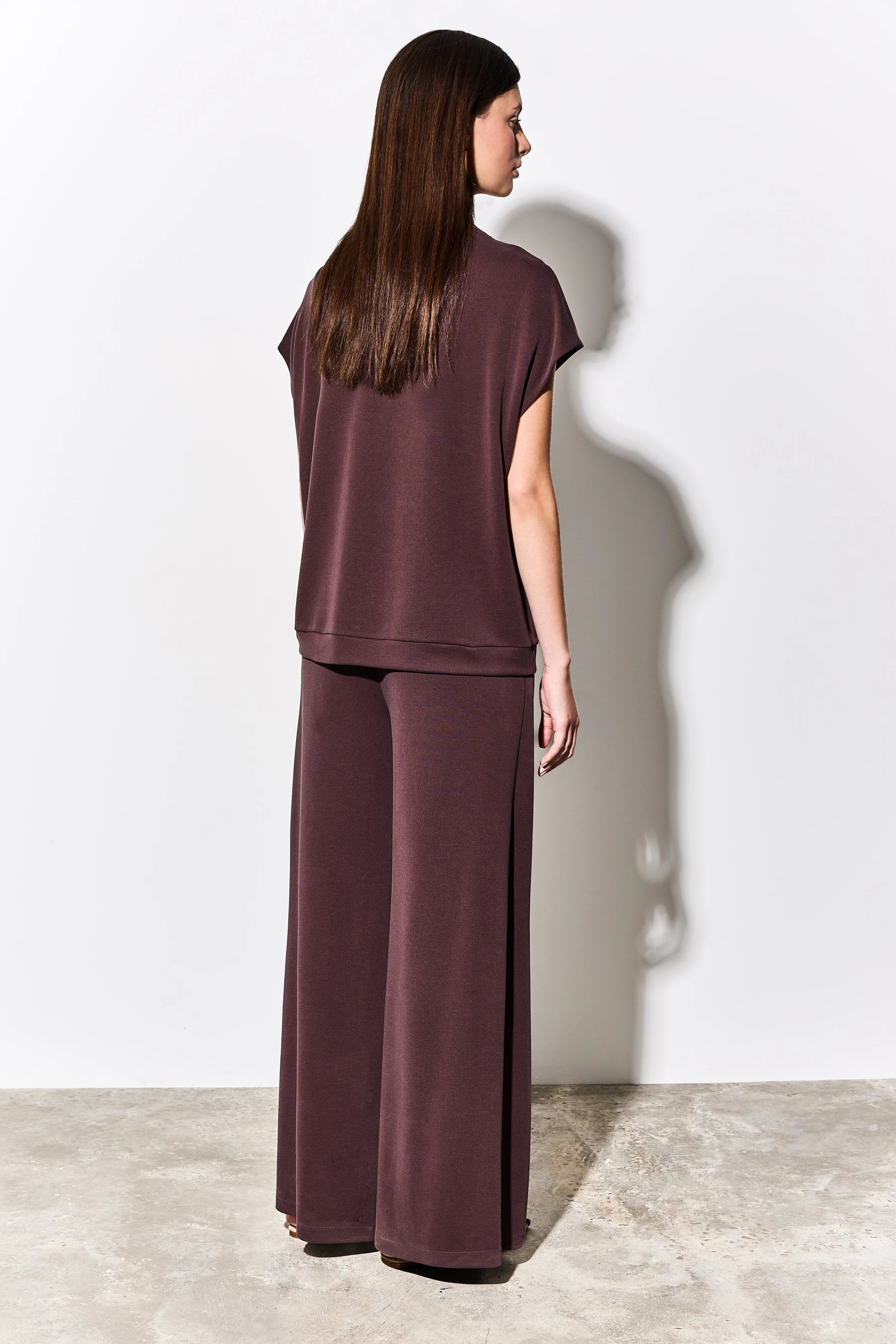 BLUSA DE MANGA CORTA CON BROCHE
