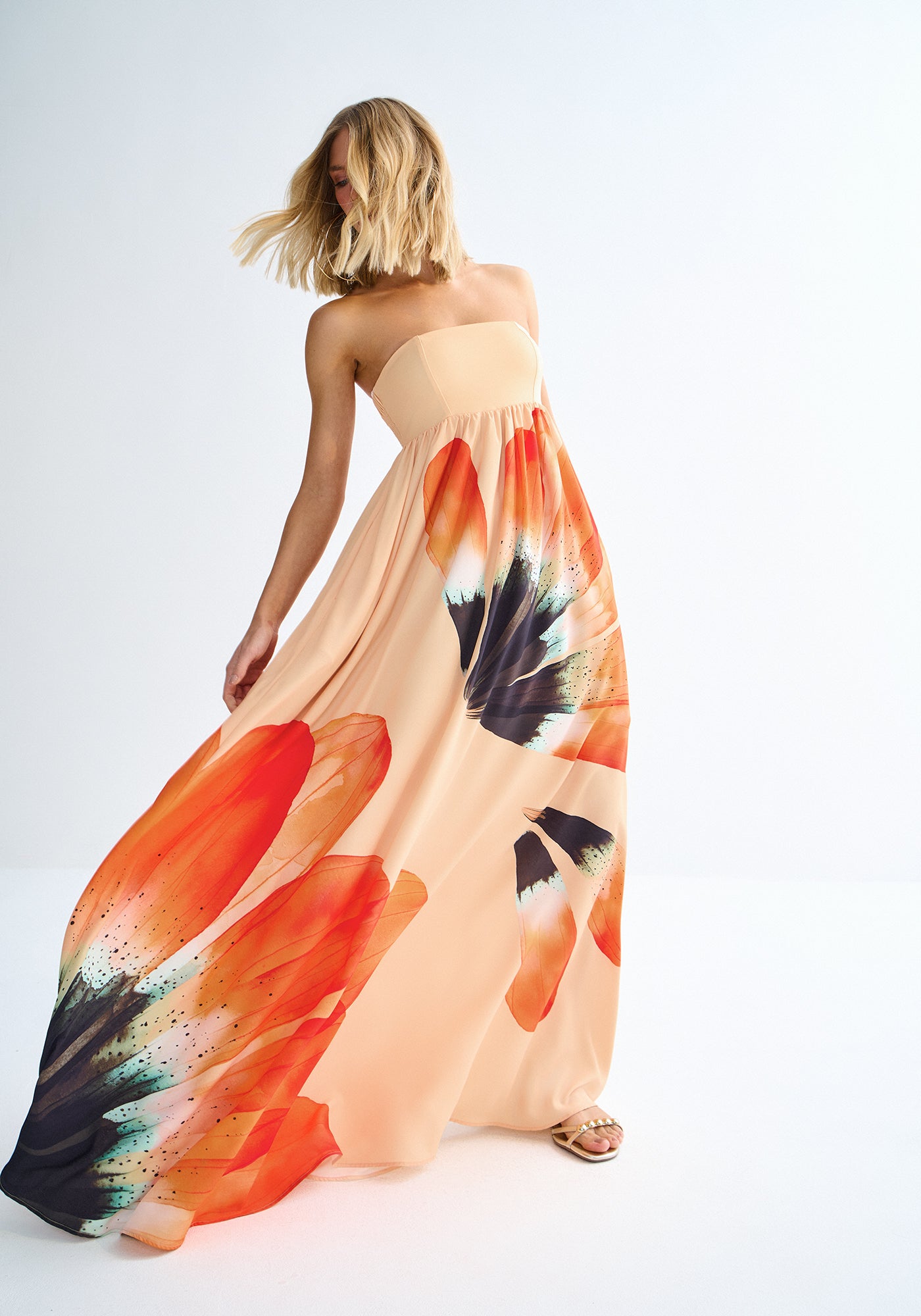 VESTIDO LARGO SIN TIRANTES ESTAMPADO DE FLORES