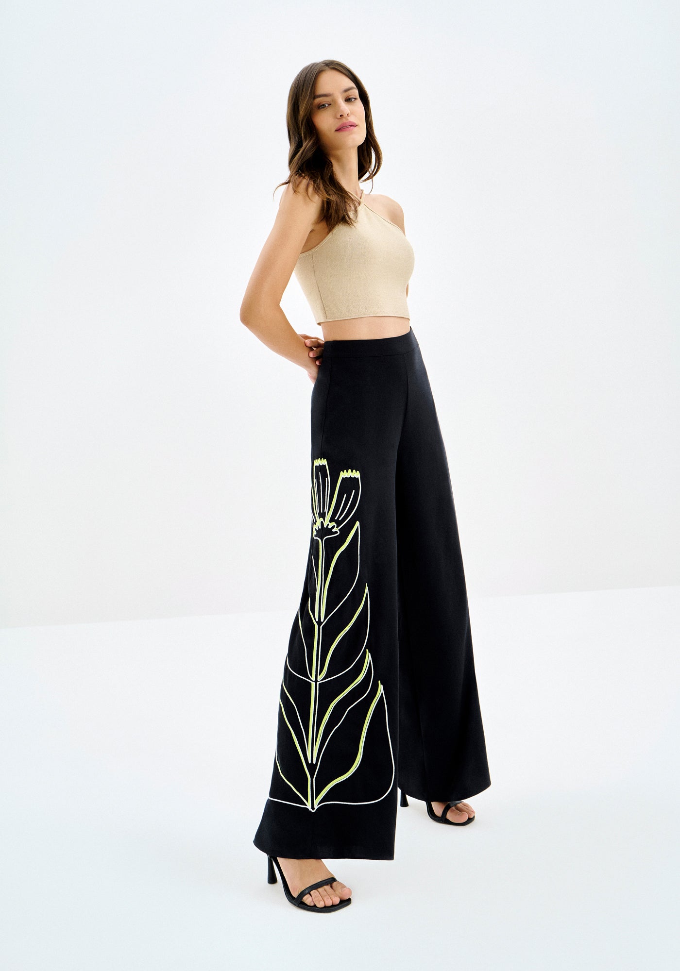 PANTALÓN ANCHO BORDADO