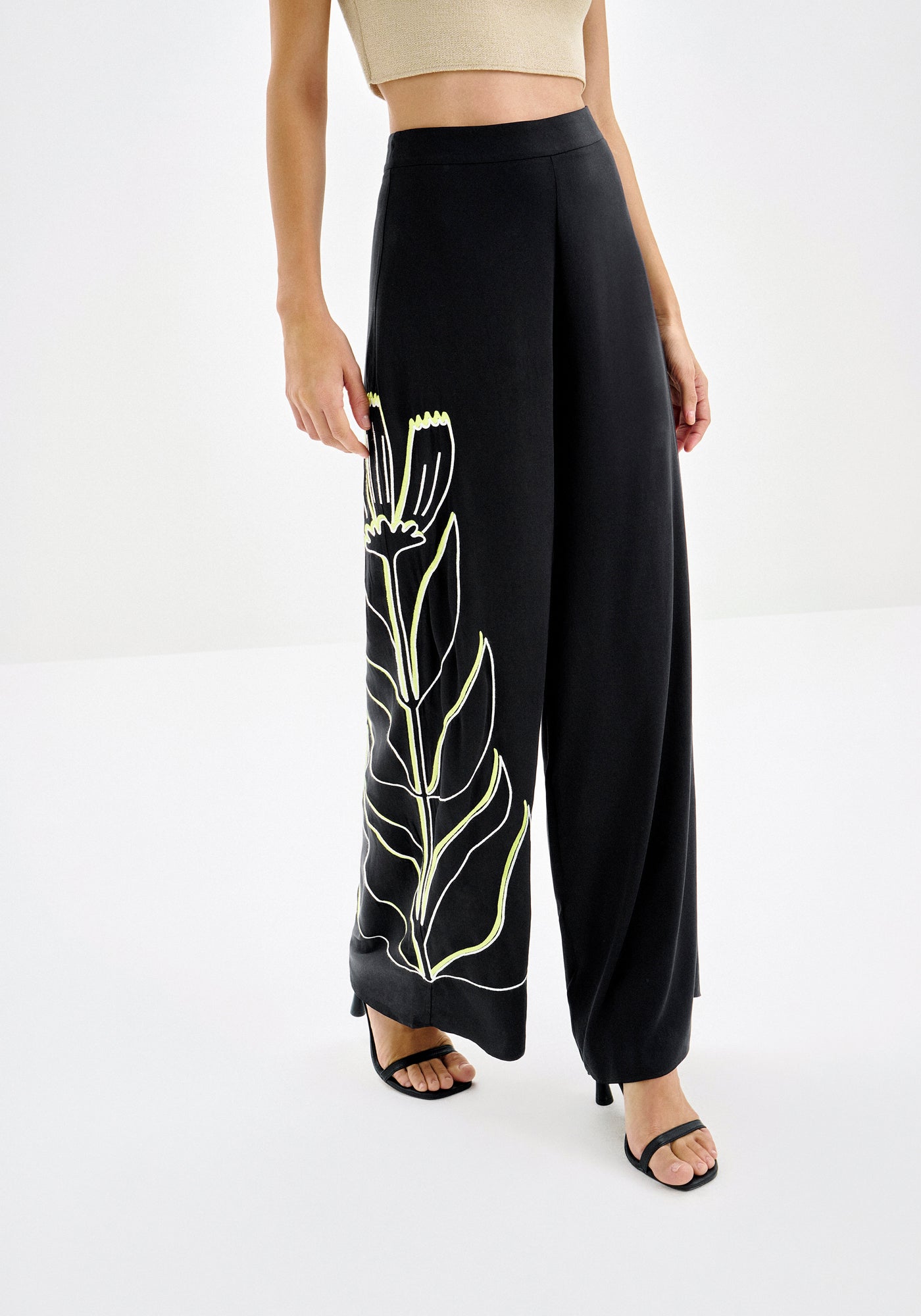 PANTALÓN ANCHO BORDADO