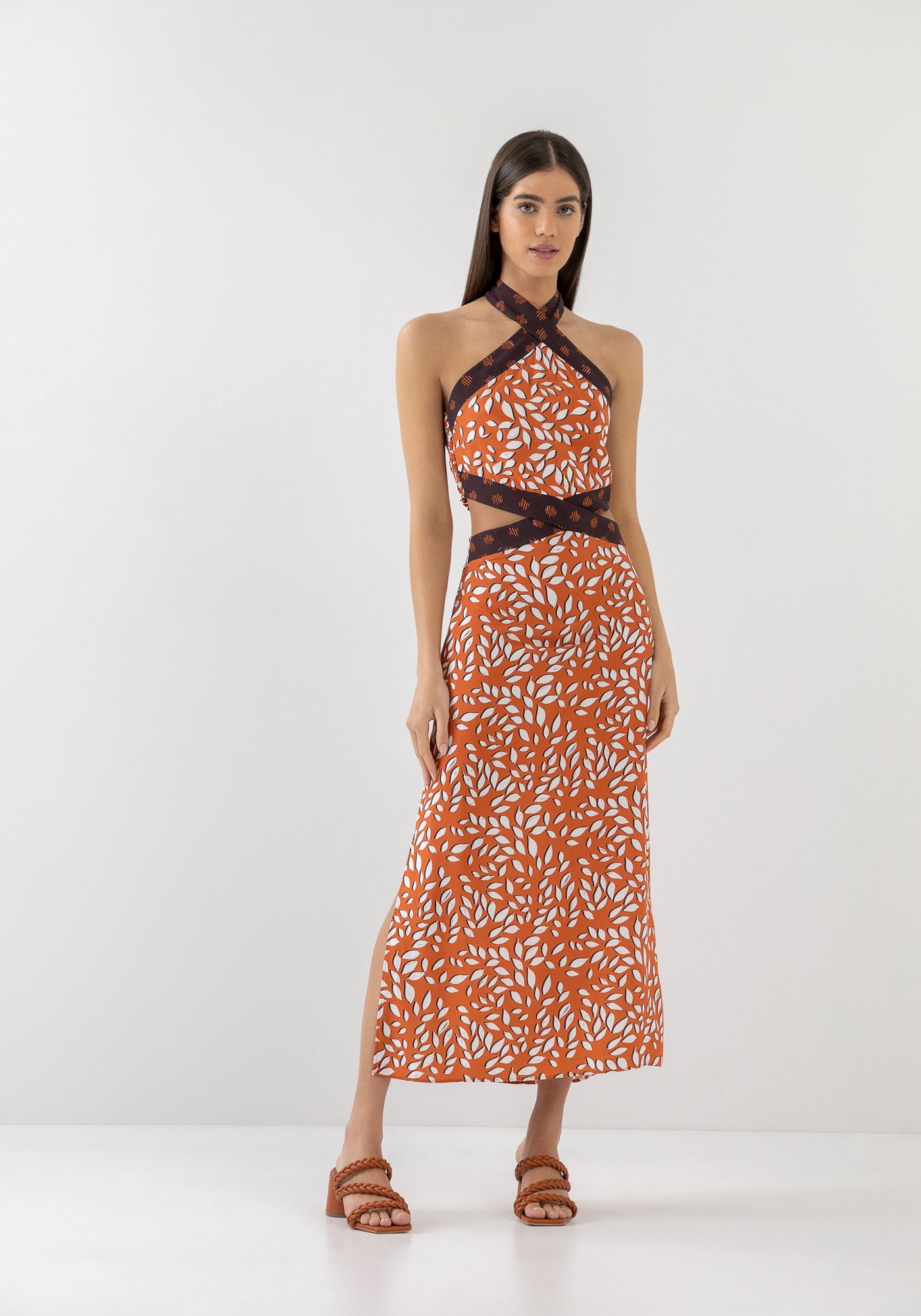 VESTIDO MIDI DE VISCOSA CON CUELLO HALTER Y ABERTURA