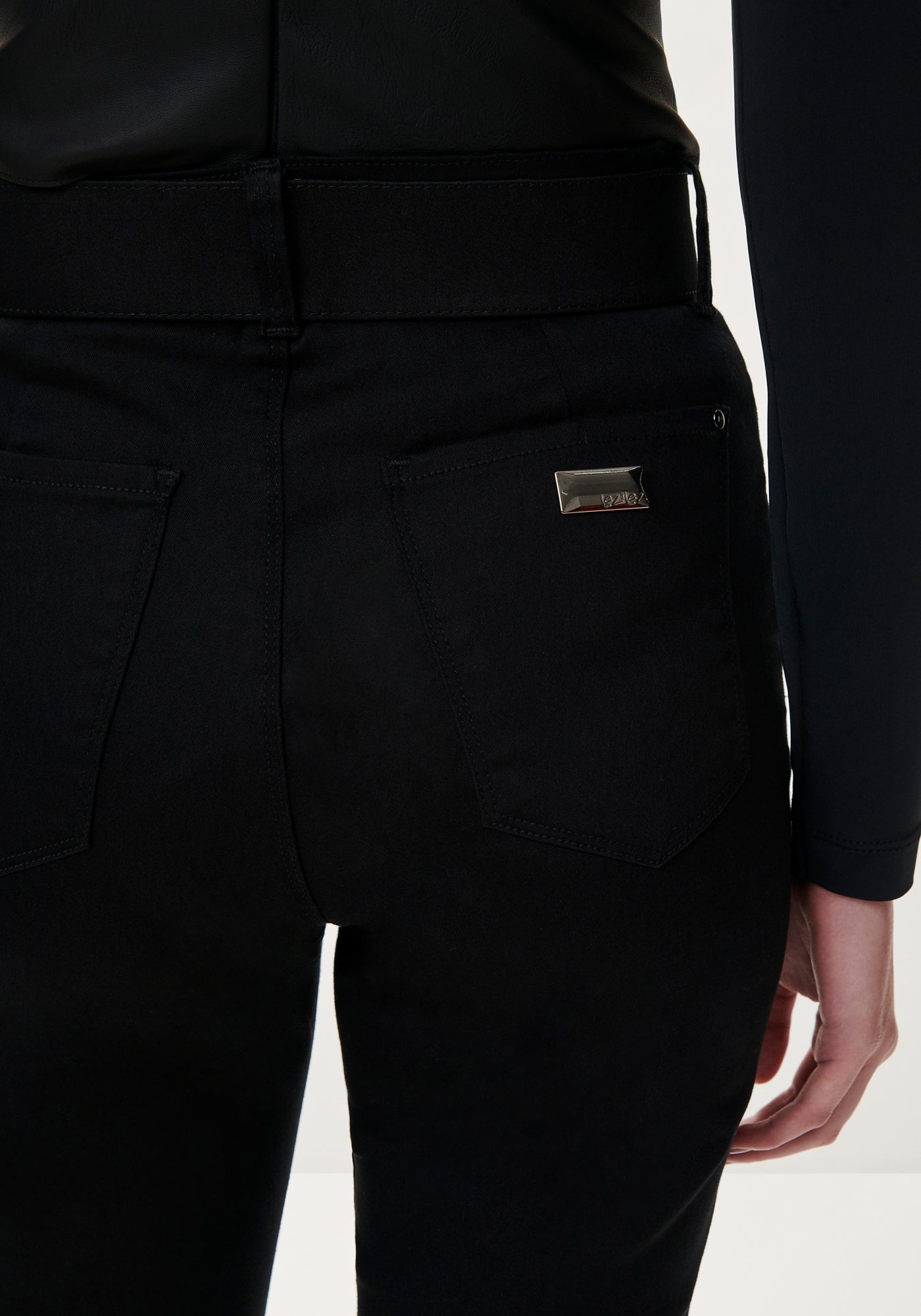 PANTALÓN EVER BLACK CON CINTURÓN