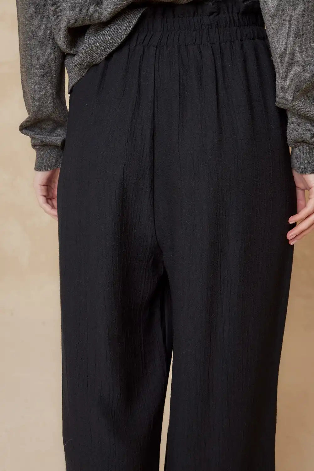 PANTALÓN NEGRO
