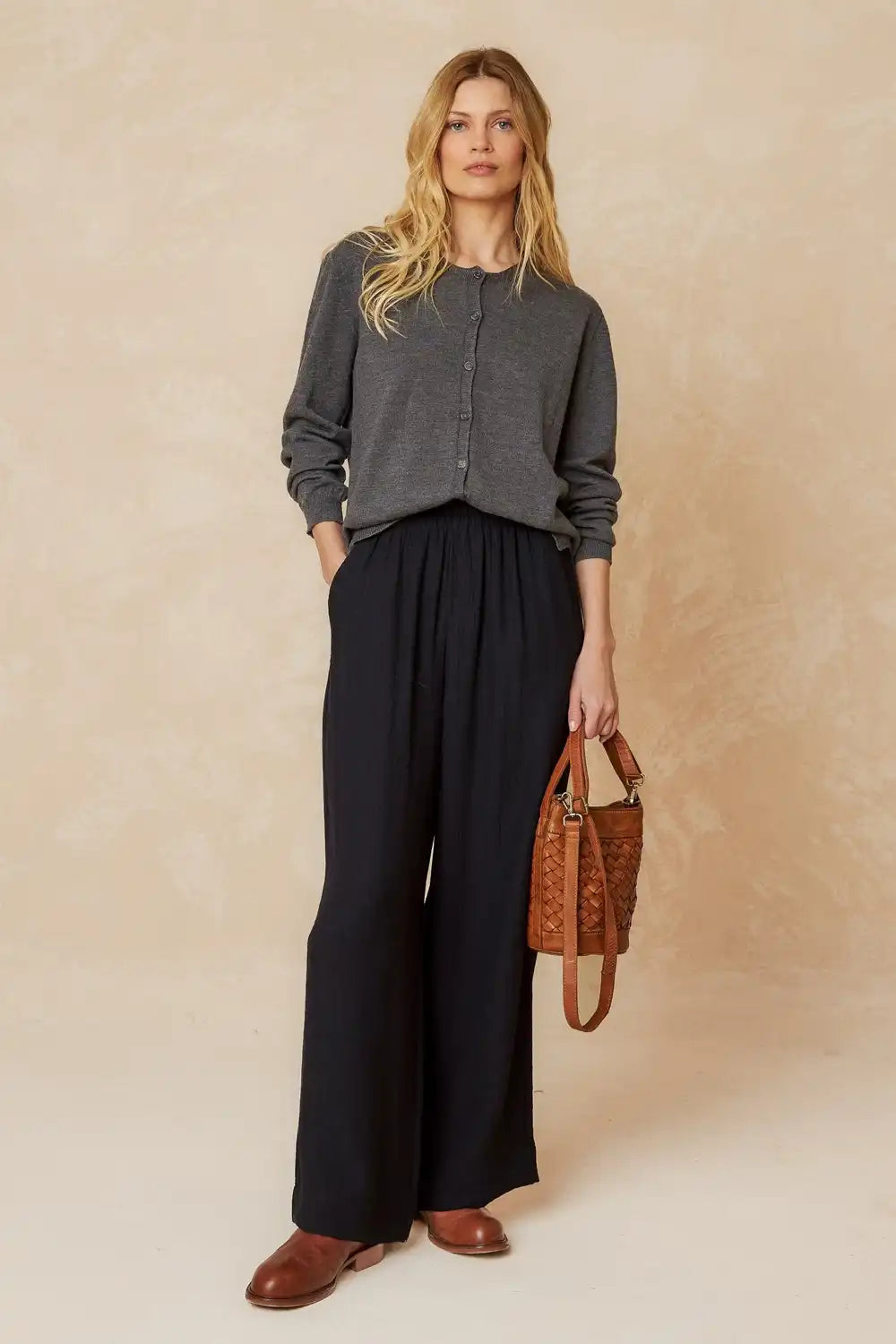 PANTALÓN NEGRO