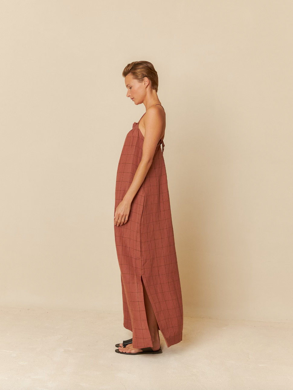 VESTIDO MIDI TIRANTE CHOCOLATE