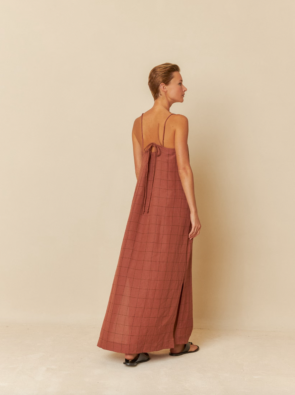 VESTIDO MIDI TIRANTE CHOCOLATE