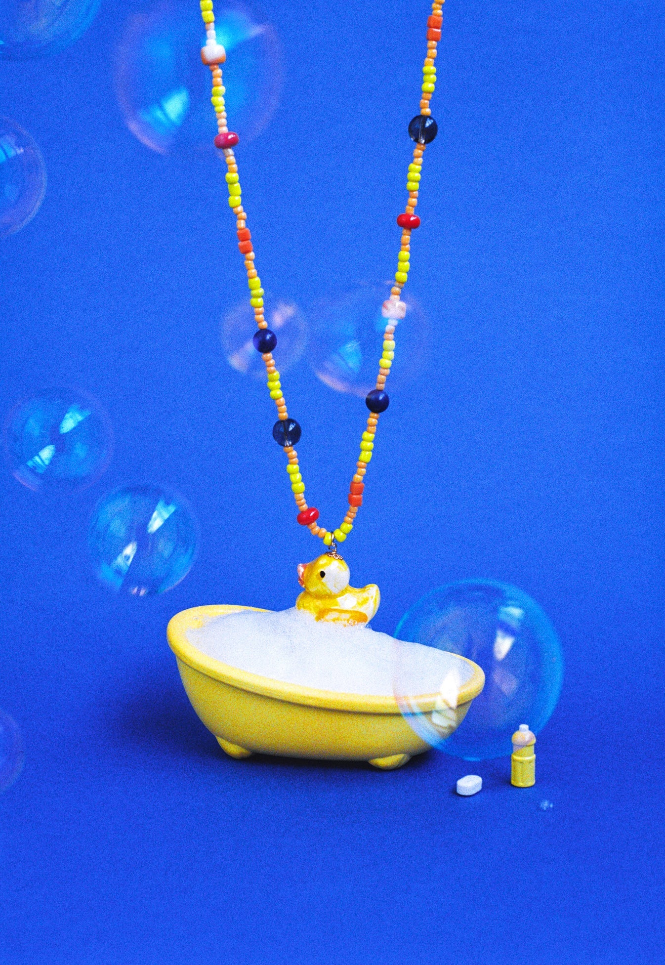 COLLAR LARGO DE CERÁMICA PATITO