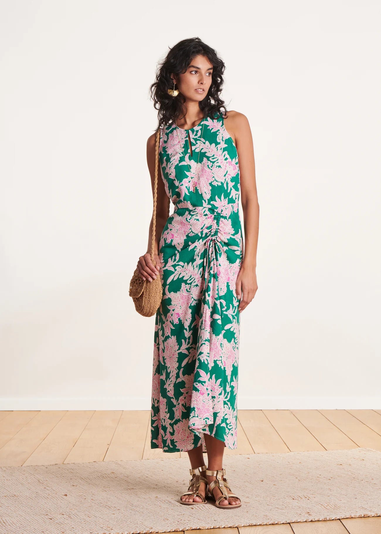 VESTIDO MIDI CON ESTAMPADO FLORAL VERDE Y ROSA