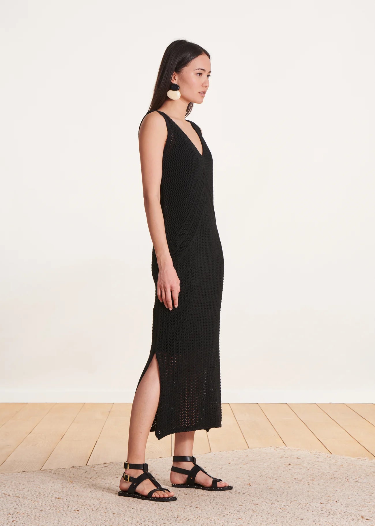 VESTIDO NEGRO DE PUNTO SIN MANGAS
