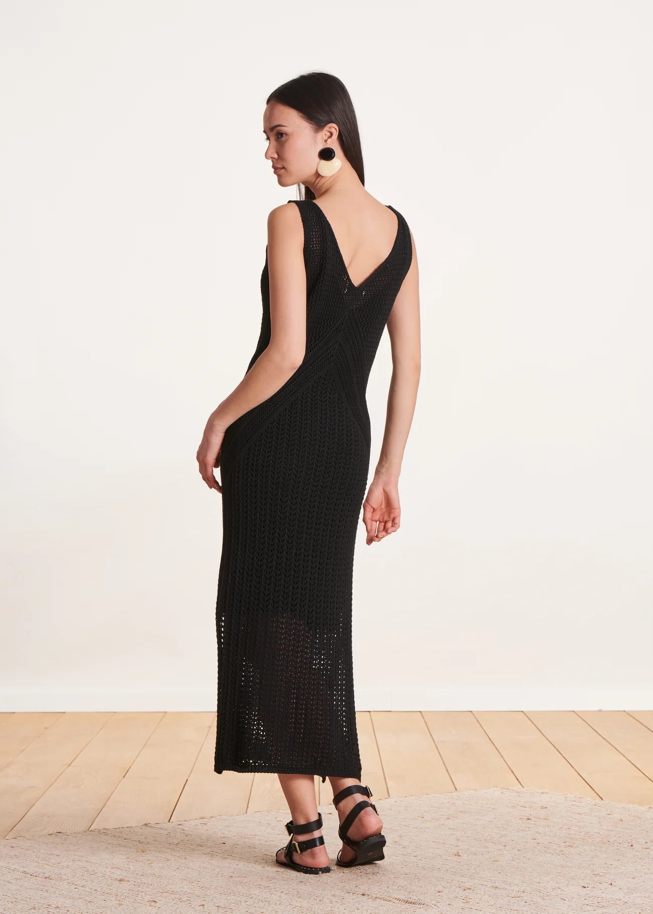 VESTIDO NEGRO DE PUNTO SIN MANGAS
