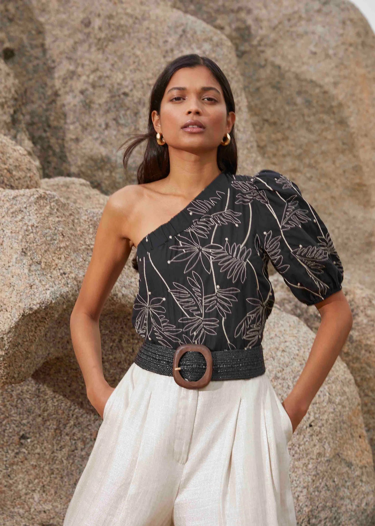 TOP COURT NEGRO ONE-SHOULDER