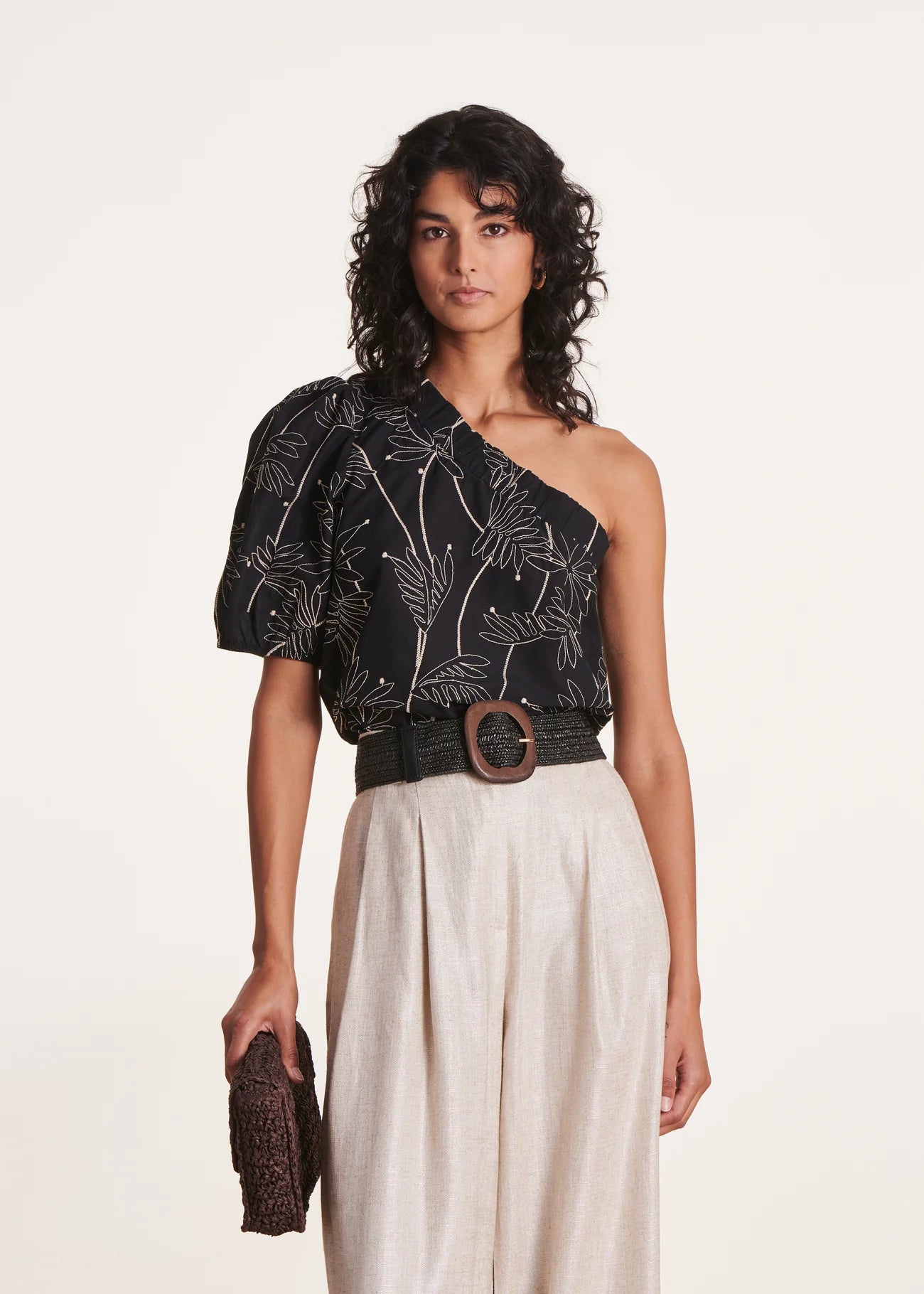 TOP COURT NEGRO ONE-SHOULDER