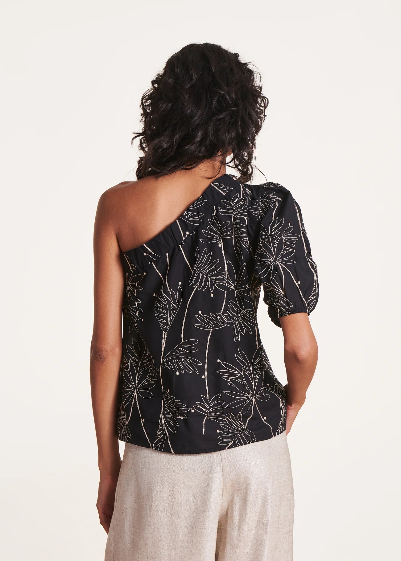 TOP COURT NEGRO ONE-SHOULDER