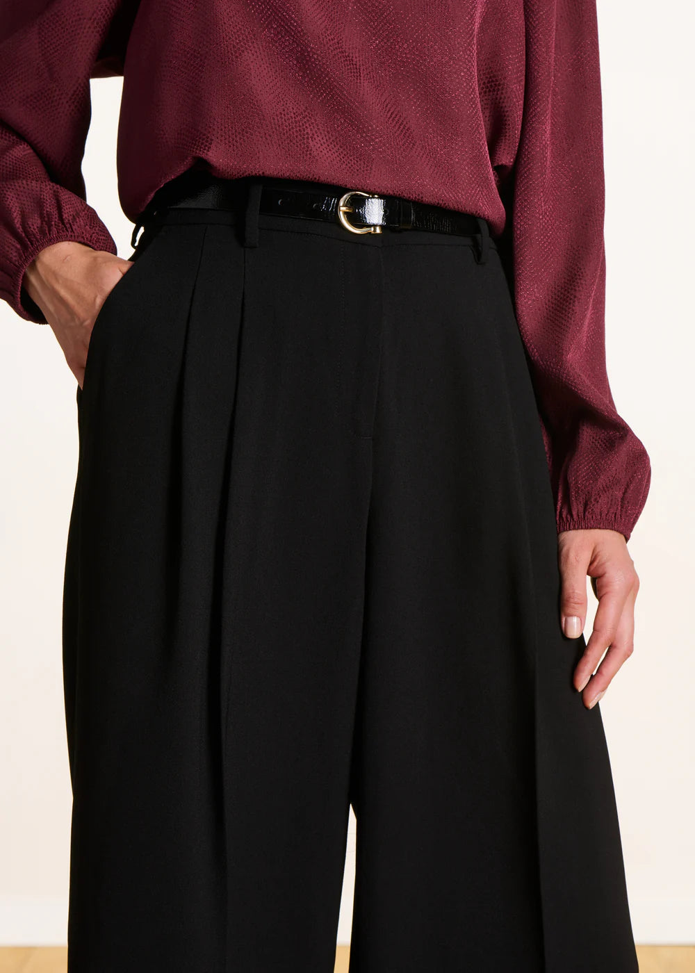 PANTALÓN ANCHO NEGRO FORRADO DE TALLE ALTO