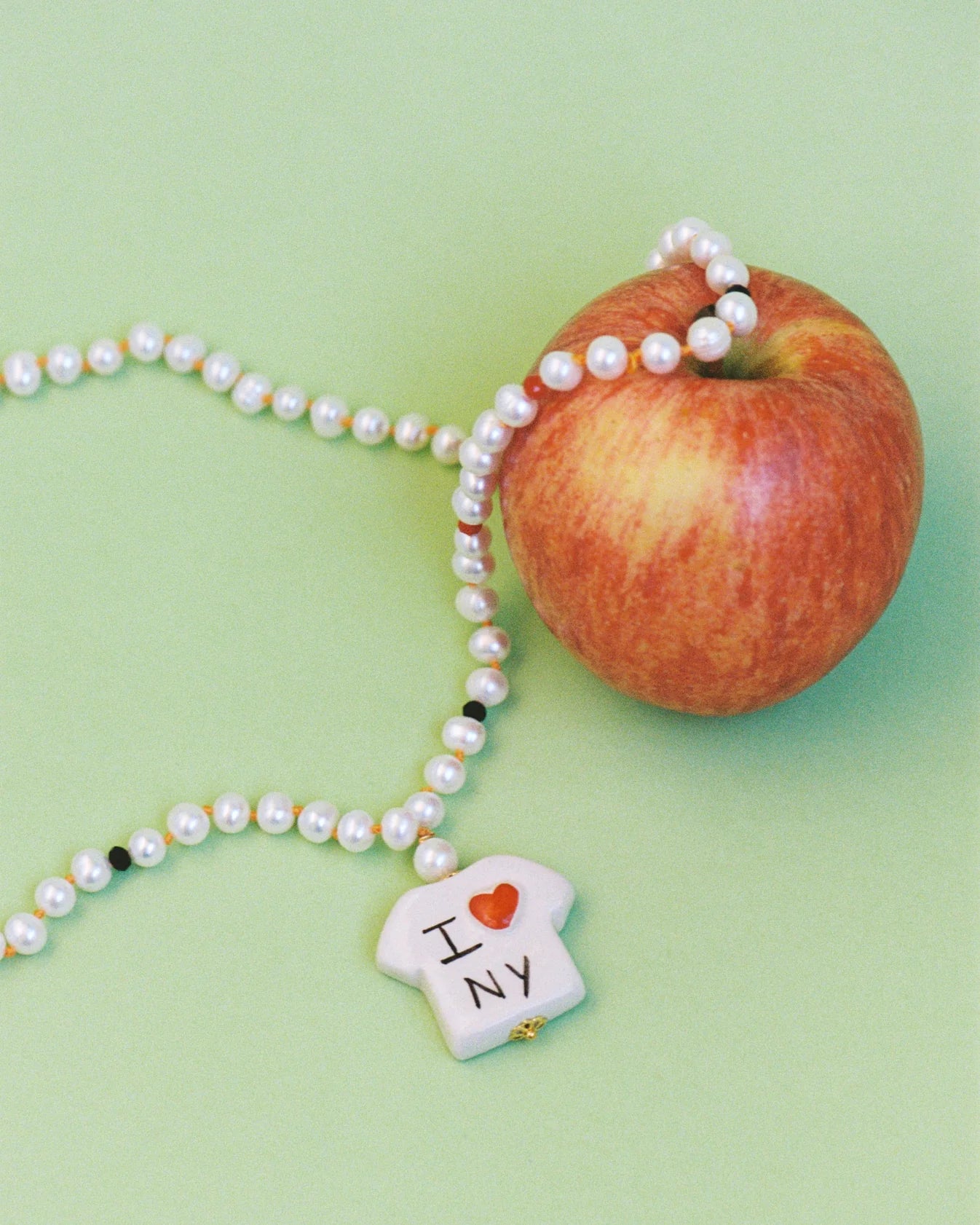 COLLAR LARGO DE PERLAS T-SHIRT I LOVE NY