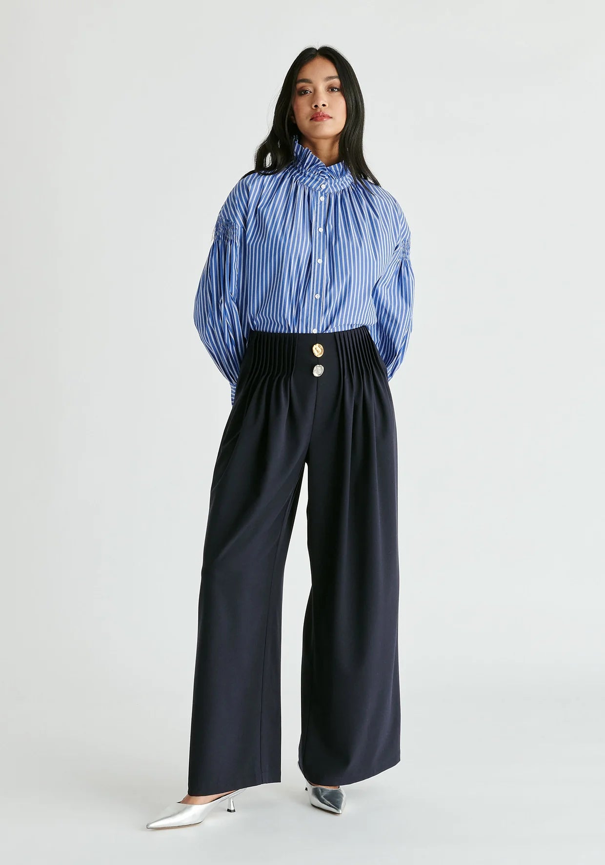 PANTALÓN ANCHO CON DETALLES DE PLIEGUES EN LA CINTURA NAVY