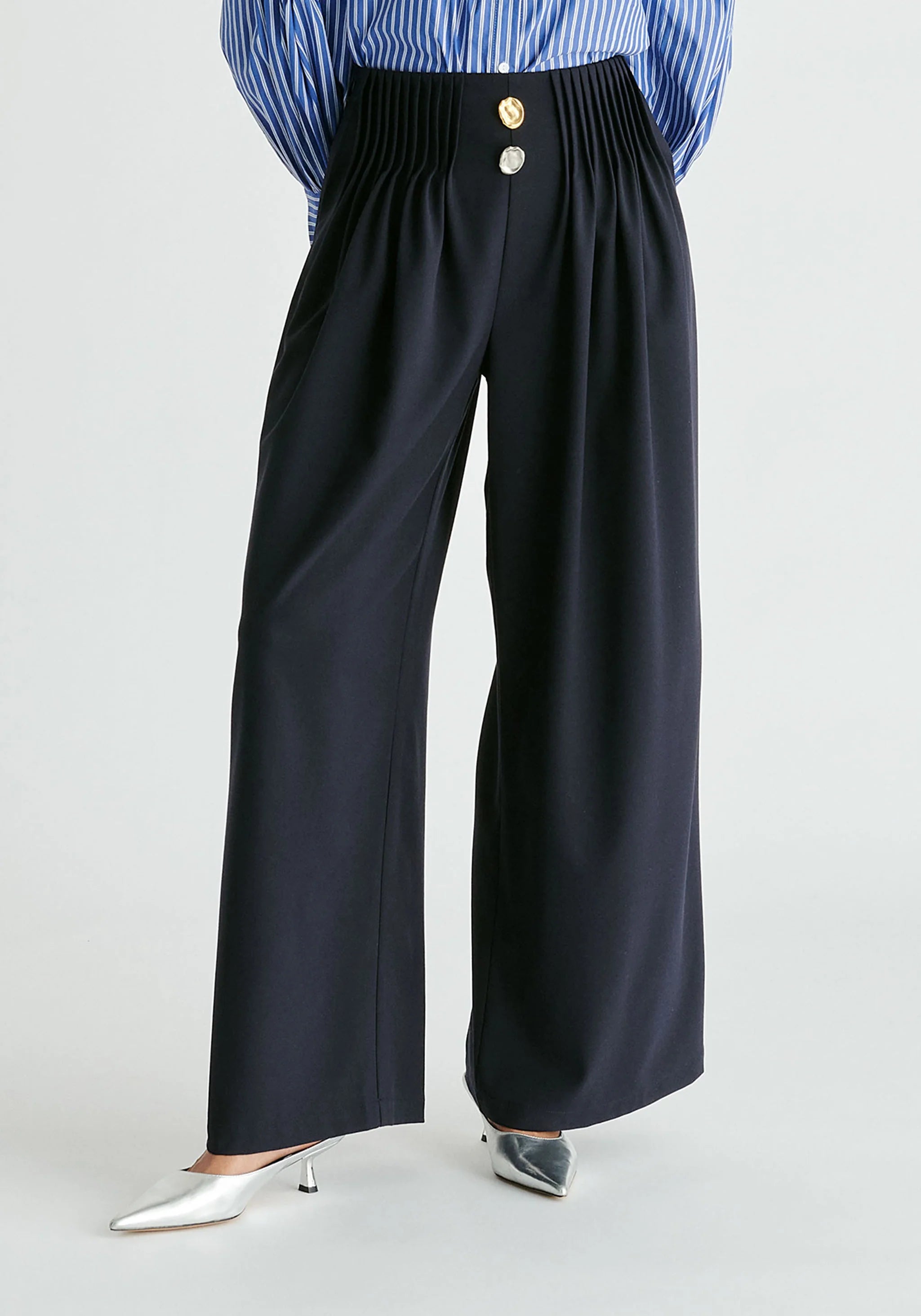 PANTALÓN ANCHO CON DETALLES DE PLIEGUES EN LA CINTURA NAVY