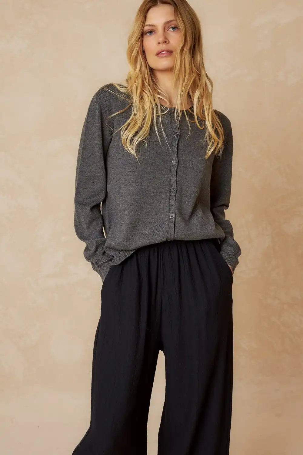 PANTALÓN NEGRO