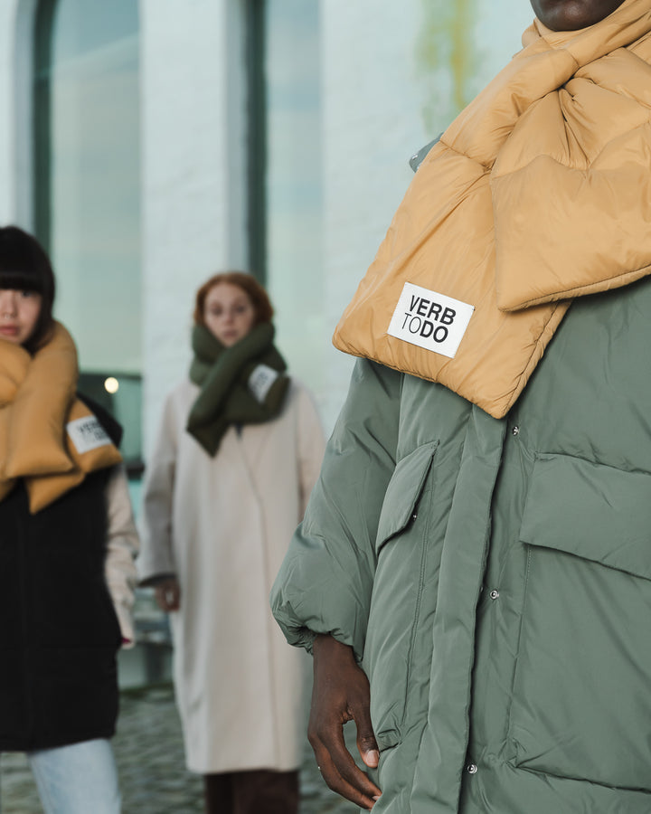 BUFANDA PUFFER SQUARE CAMEL
