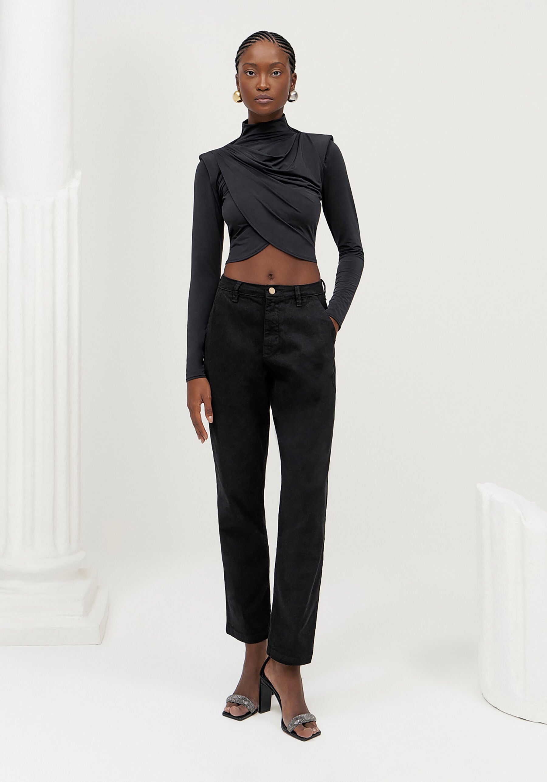 BLUSA MANGA LARGA NEGRA