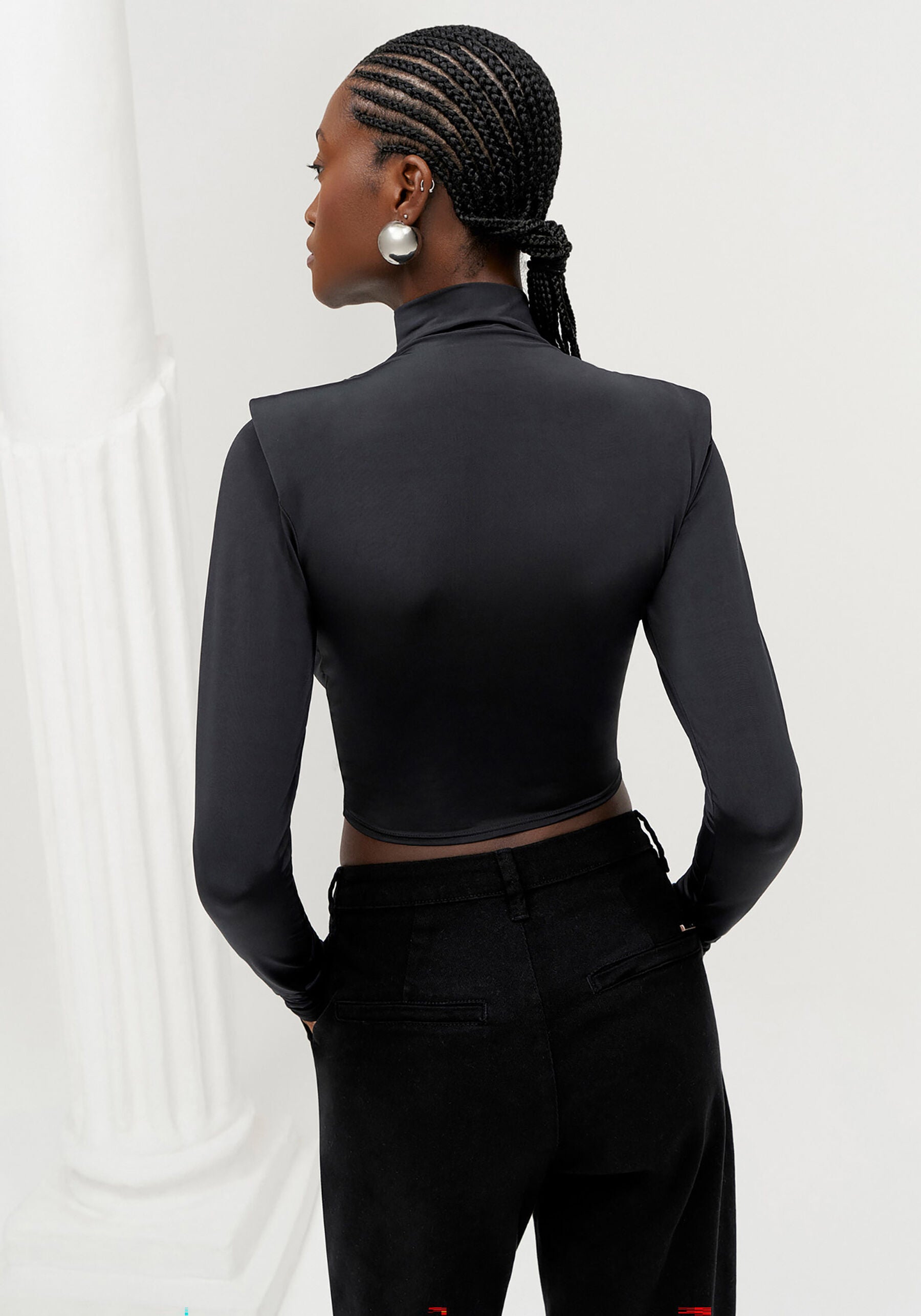 BLUSA MANGA LARGA NEGRA