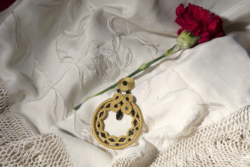 PENDIENTES OCRE Y AZABACHE