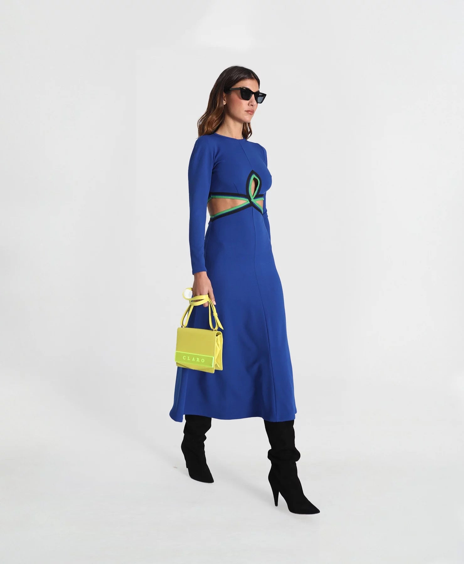 VESTIDO MIDI AZUL CON VUELO