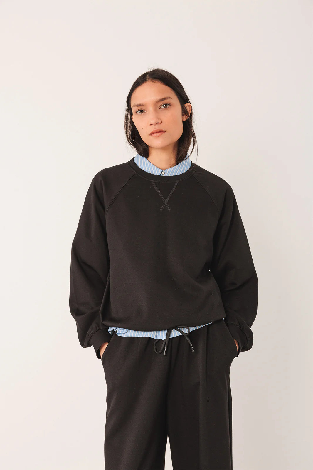 SUDADERA CINTURA AJUSTABLE NEGRA