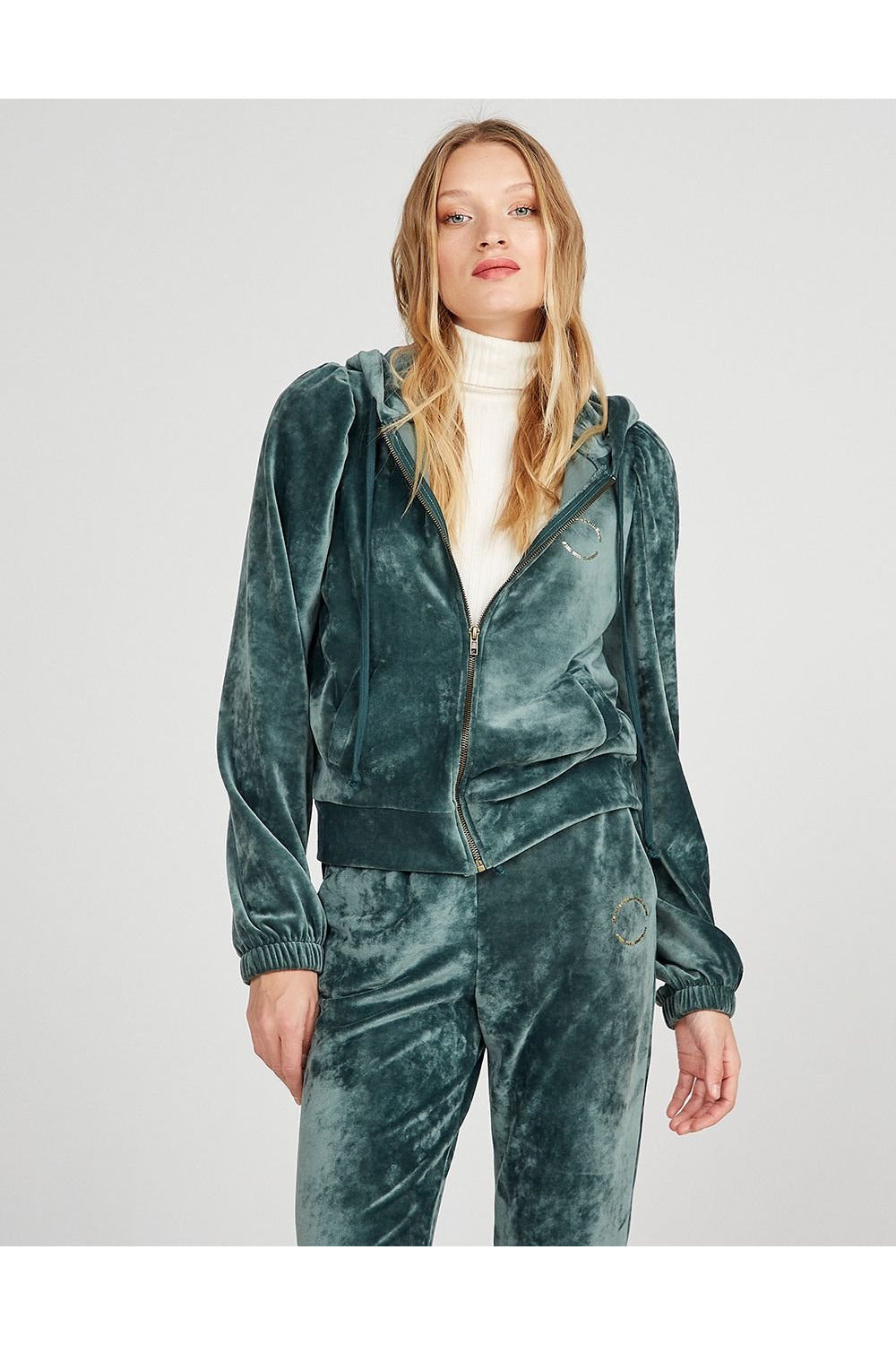 SUDADERA DE TERCIOPELO CON CAPUCHA BSB
