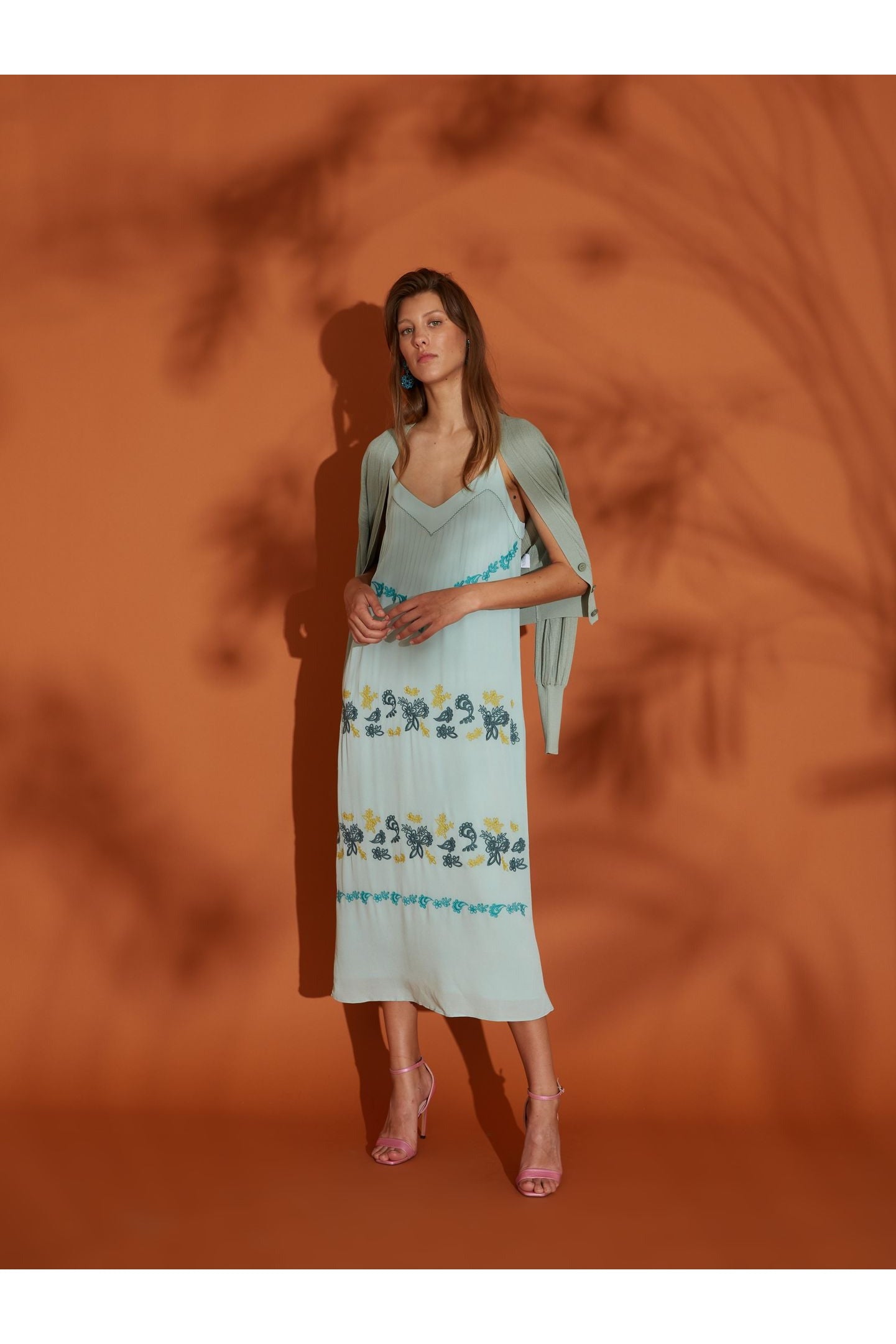 Vestido aguamarina bordado