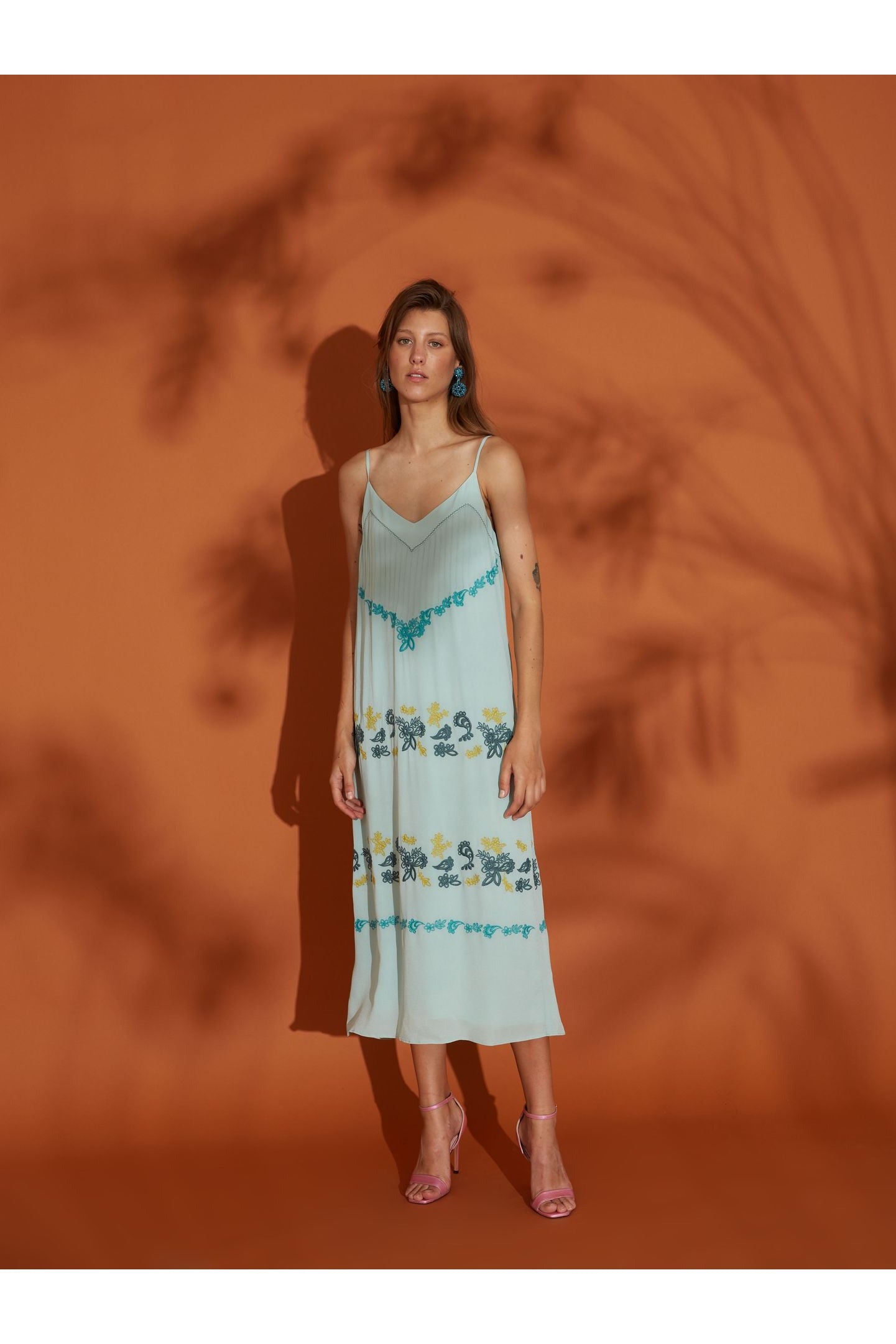 Vestido aguamarina bordado
