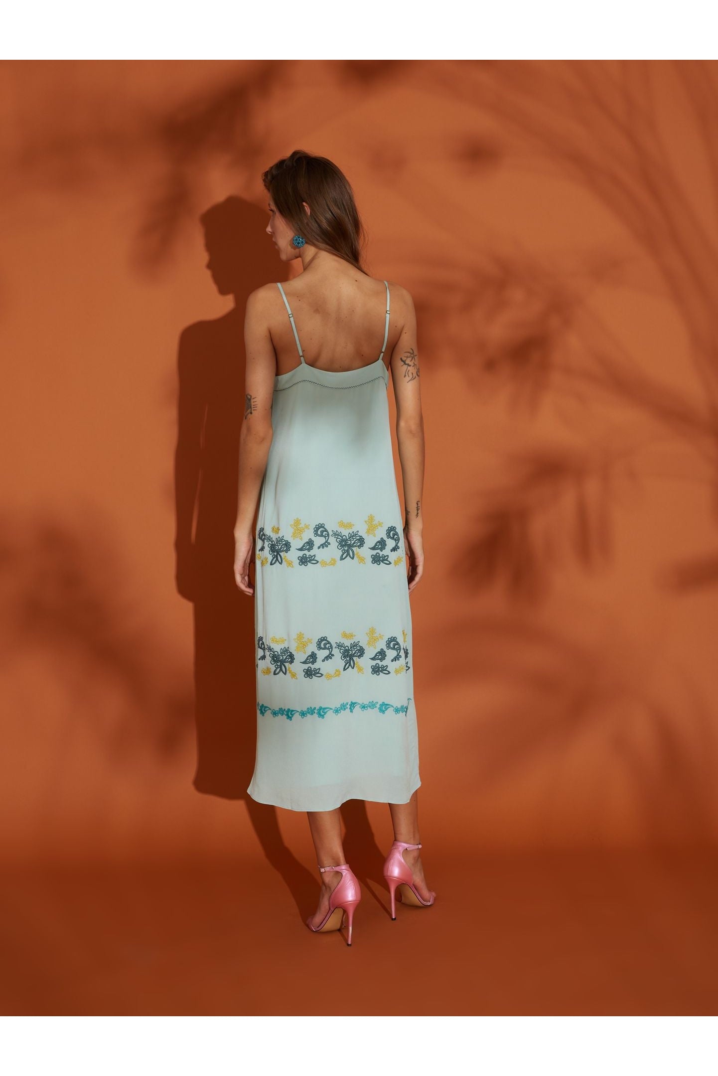 Vestido aguamarina bordado