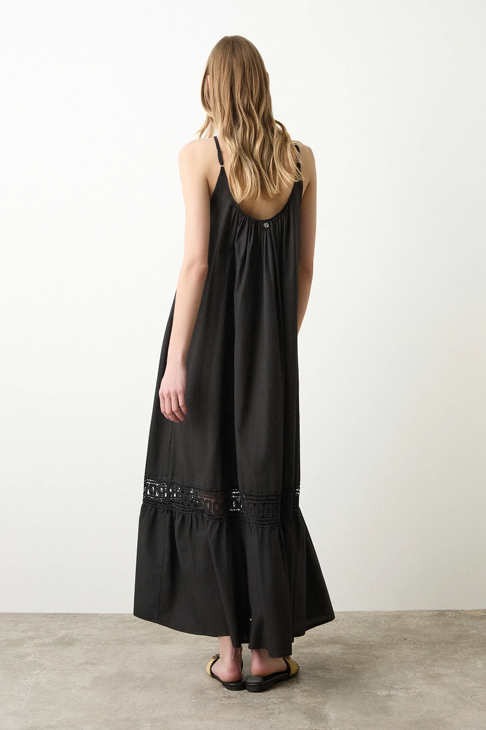 VESTIDO LARGO BORDADO NEGRO