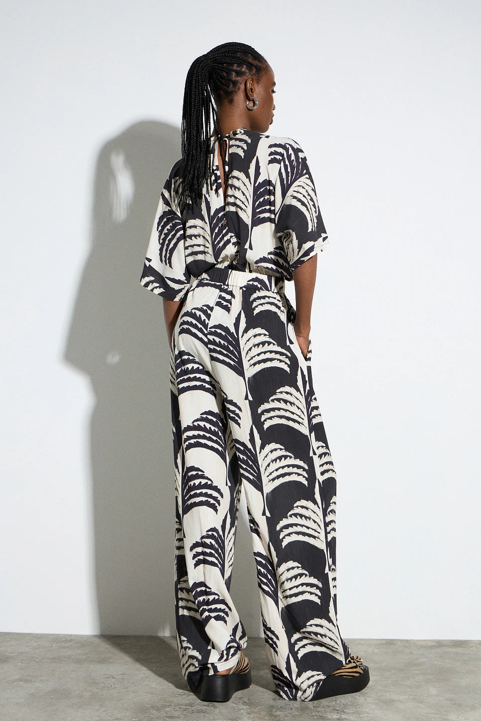 MONO ESTAMPADO EN V