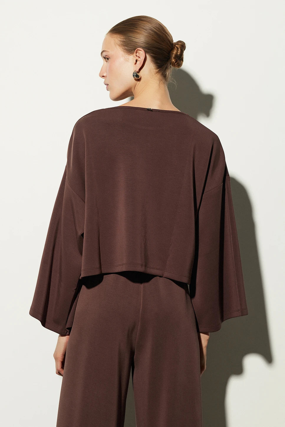 BLUSA CON MANGAS ANCHAS MARRÓN CHOCOLATE