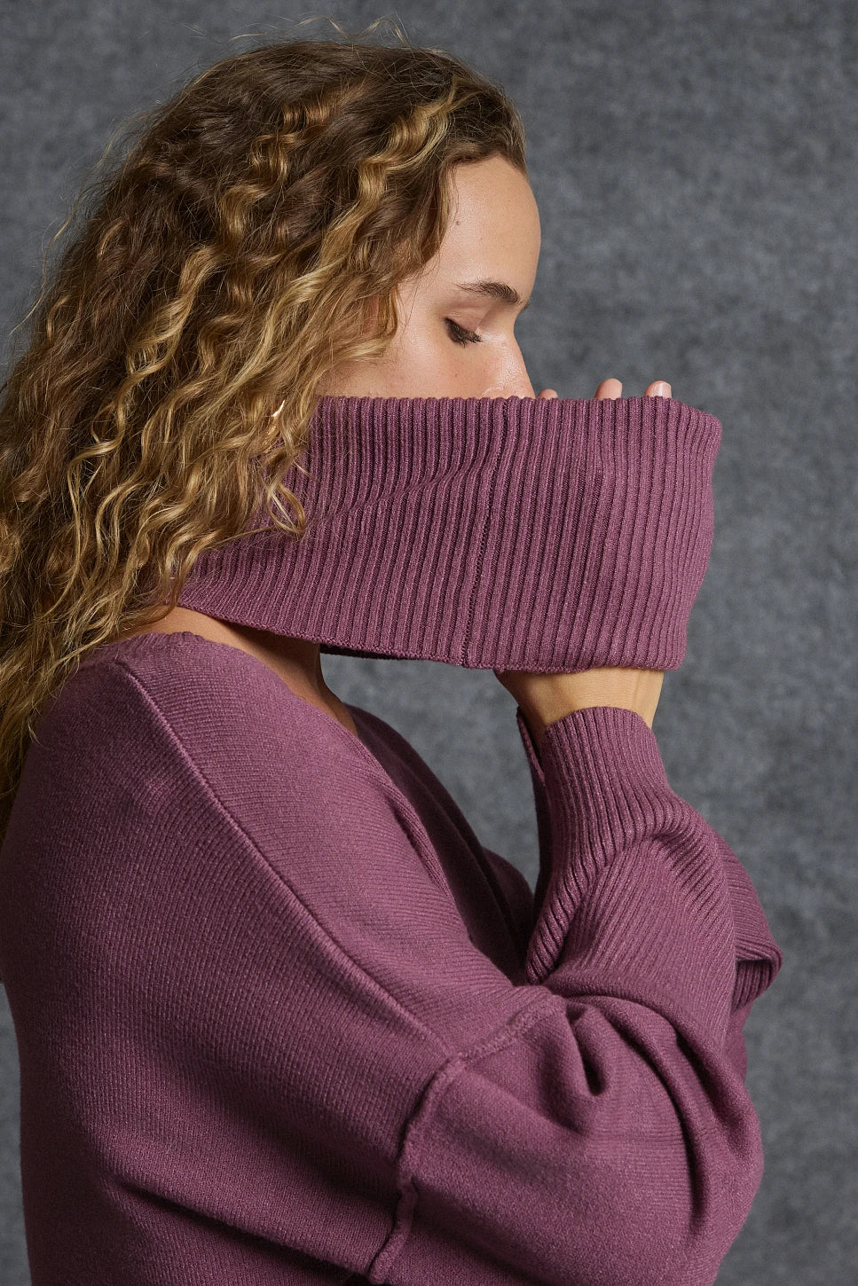 JERSEY CON CUELLO ALTO DESMONTABLE BORGOÑA
