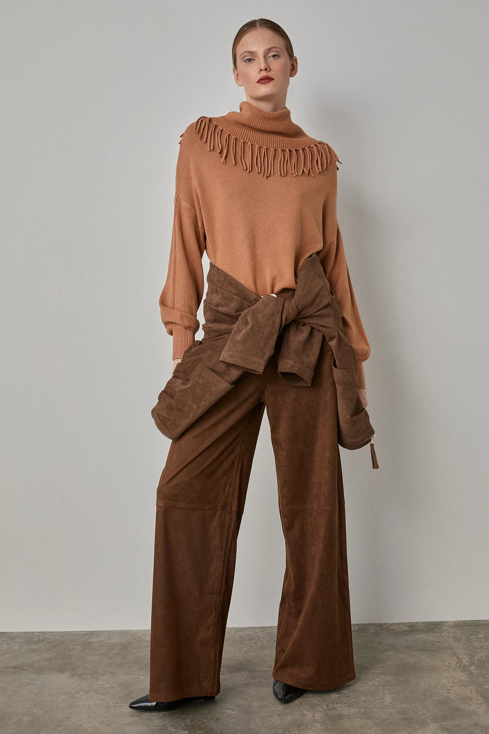 JERSEY CUELLO ALTO CON FLECOS CARAMEL