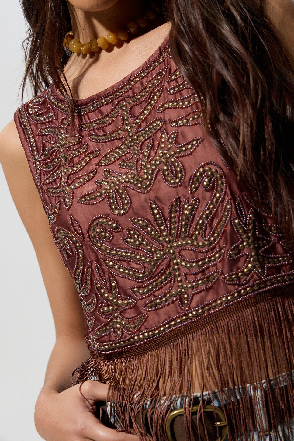 TOP CORTO SIN MANGAS CON FLECOS CHOCOLATE