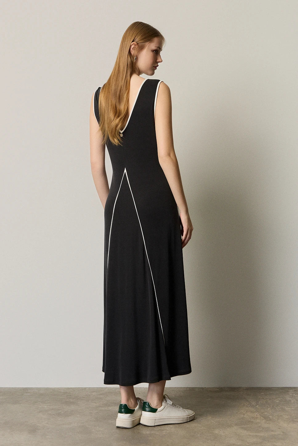 VESTIDO MAXI DETALLES EN CONTRASTE