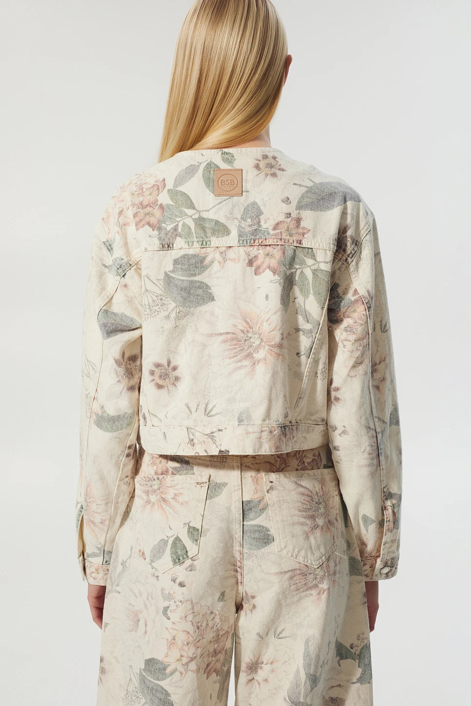 CHAQUETA VAQUERA CON ESTAMPADO FLORAL